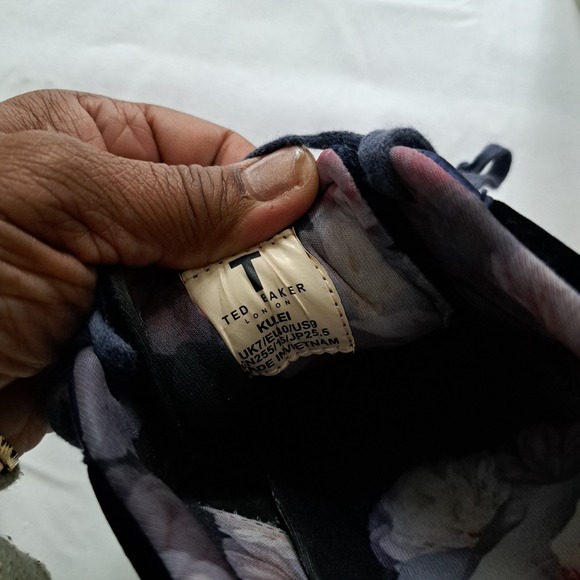 Ted Baker Navy Velvet Bow Sneakers Trainers Women Size 7 Rose Gold Accent - Picture 12 of 12